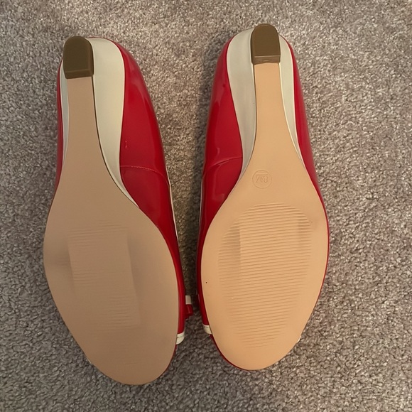 Red Low Heel Wedge Shoes - Picture 4 of 4